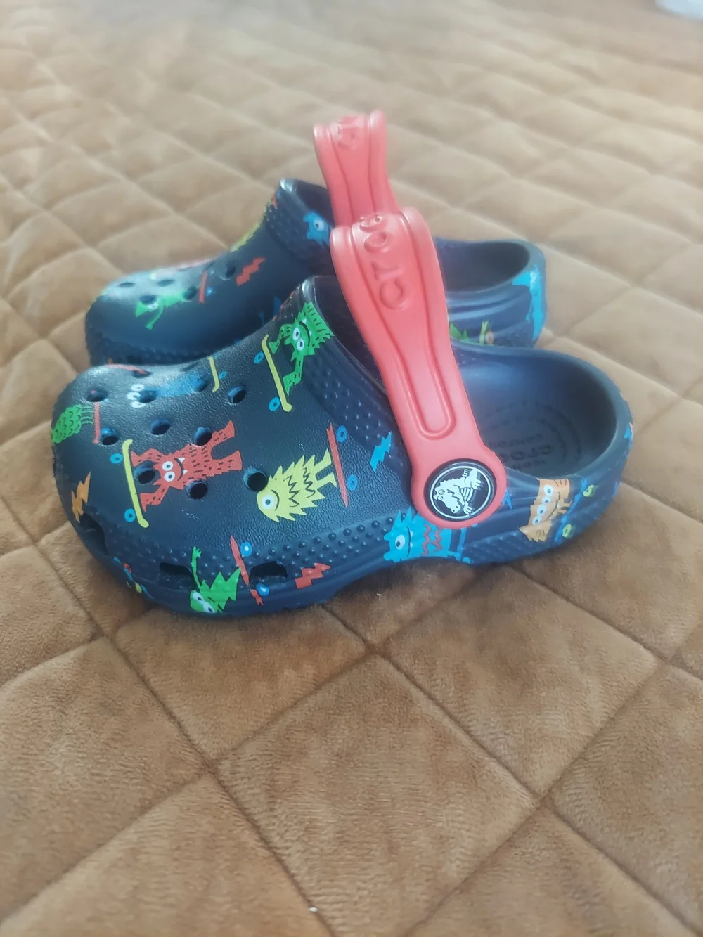 Crocs Kids' Navy Monster Skate Clogs with Red Strap Size C6 (Toddler 6)